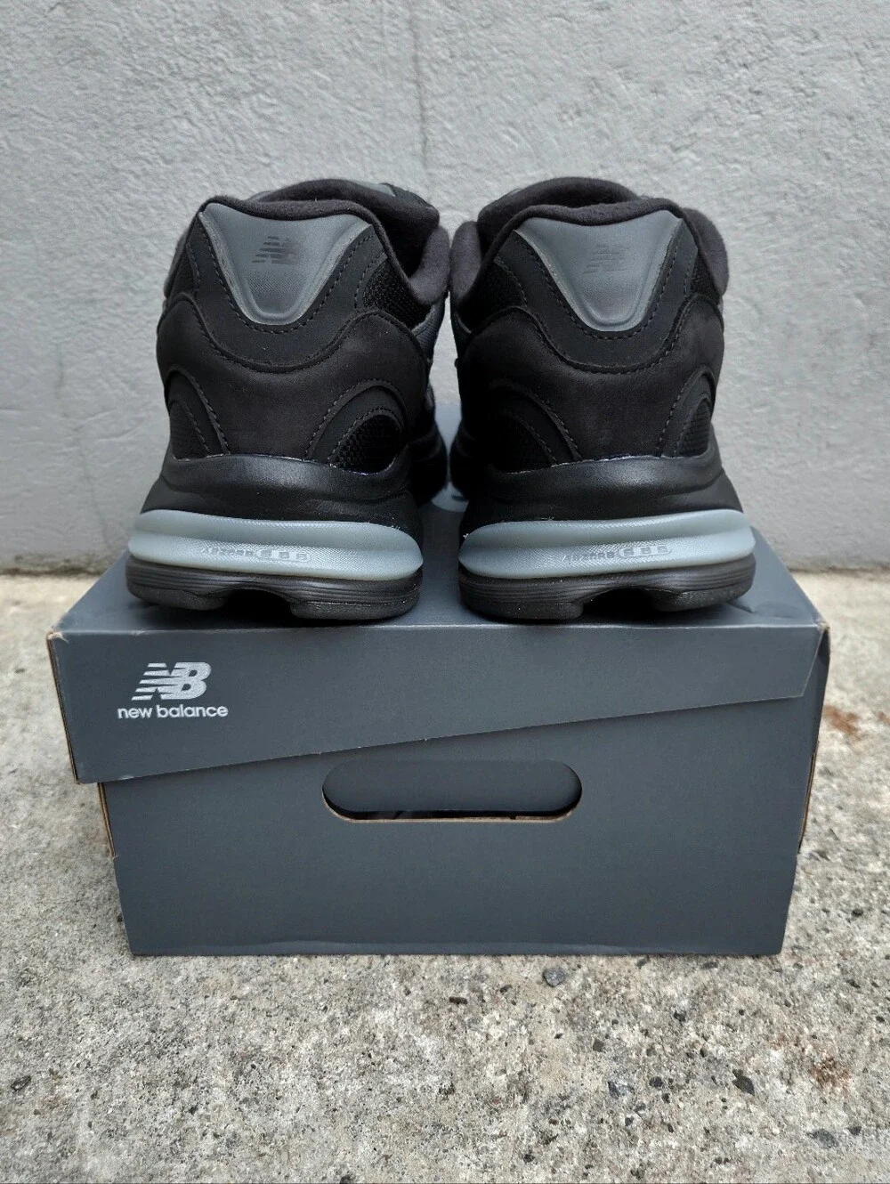 New Balance 2010 V1 Black Grey Men's 10.5 NIB